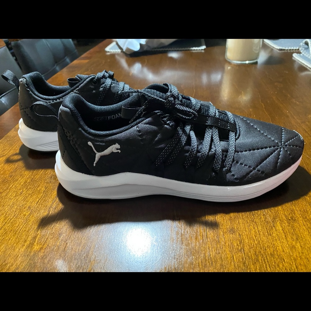 Women’s Puma athletic shoes. New, never worn.